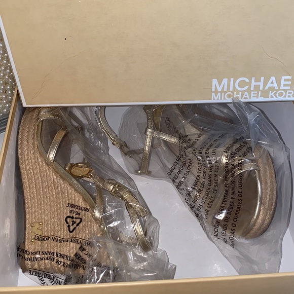Micheal Kors Strap Wedges - Picture 14 of 15